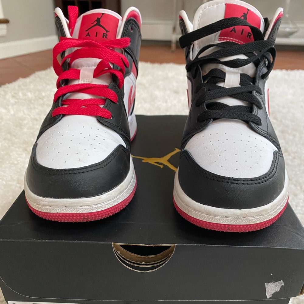 Jordan 1 mid